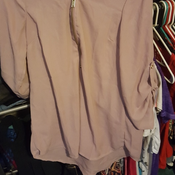 Cute pink top w gold zipper - Picture 4 of 4